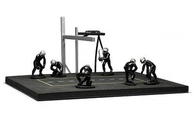 PITSTOP MECHANIC SET WITH 6 FIGURINES + POST AND CABLES BLACK