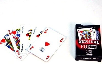 Karty Poker v paprov krabice