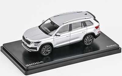 ŠKODA KODIAQ FACELIFT 2021 STŘÍBRNÁ BRILLIANT METALÍZA - Photo 2