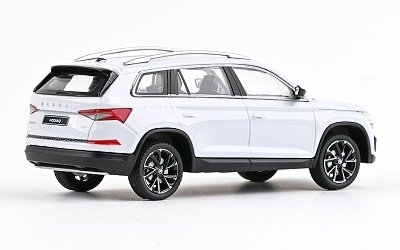 ŠKODA KODIAQ FACELIFT 2021 BÍLÁ MOON METALÍZA - Photo 1