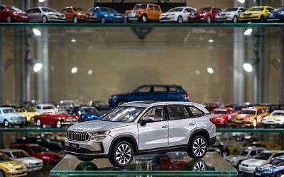 ŠKODA KODIAQ II 2023 stříbrná Smoky Diamond - Photo 1 ŠKODA KODIAQ II 2023 stříbrná Smoky Diamond - Photo 1