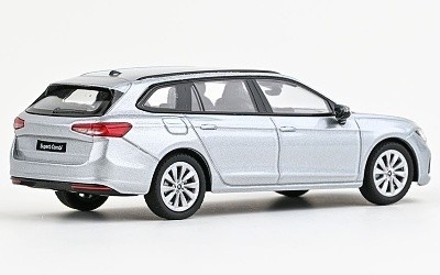 ŠKODA SUPERB IV COMBI 2023 STŘÍBRNÁ PEBBLE METALÍZA - Photo 2