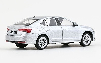 ŠKODA OCTAVIA IV 2024 stříbrná brilliant metalíza - Photo 1