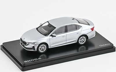 ŠKODA OCTAVIA IV 2024 stříbrná brilliant metalíza - Photo 2