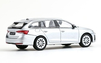 ŠKODA OCTAVIA IV COMBI 2024 stříbrná Brilliant metalíza - Photo 4