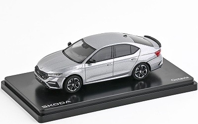 ŠKODA OCTAVIA IV RS 2020 ŠEDÁ QUICKSILVER METALÍZA - Photo 2