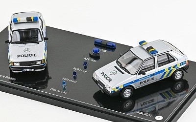 ŠKODA POLICE set od Veřejné Bezpečnosti k Policii - Photo 3