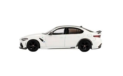 Alfa Romeo Giulia GTA 2020 white - Photo 2