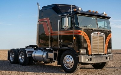 TAHAČ NÁVĚSŮ Kenworth K 100 Aerodyne 1976 black/red - Photo 1