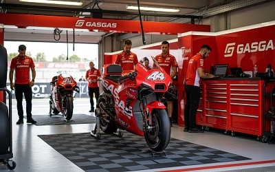 GASGAS FACTORY RACING TECH3 #44 POL ESPARGADO MOTO GP 2023 - Photo 3