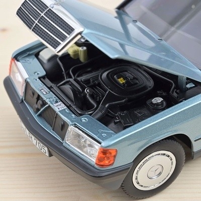 Mercedes-Benz 190 E 1984 Light Blue metallic - Photo 2