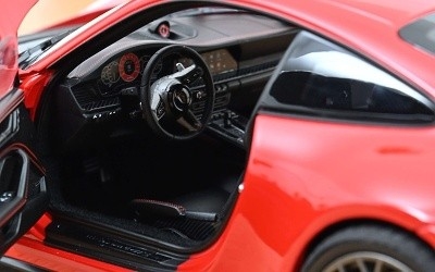Porsche 911 Carrera 4 GTS 2025 Guards Red - Photo 2