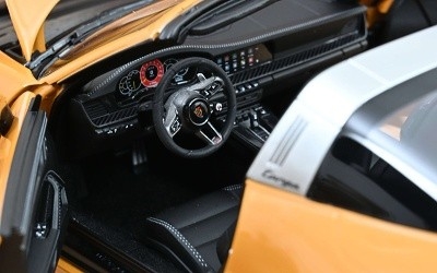 Porsche 911 Targa 4 GTS 2025 Bahama Yellow - Photo 2