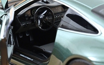 Porsche 911 S / T 2023 Malachite green metallic - Photo 1