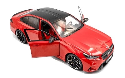 BMW M5 2025 FIRE RED - Photo 6