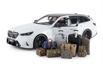 BMW M5 TOURING 2025 Alpina White Solid - Photo 1