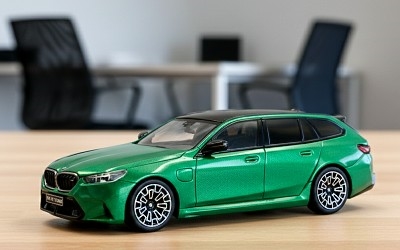 BMW M5 Touring 2024 Isle Of Man Green - Photo 1 BMW M5 Touring 2024 Isle Of Man Green - Photo 1
