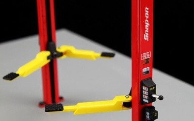 TOYOTA EAGLE MKIII TWO CARS SET SIGNEG JUAN FANGIO II & PJ JONES LIMITED EDITION 500 PCS. - Photo 2