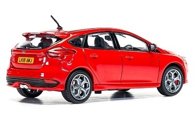 FORD FOCUS Mk. III ST RACE RED - Photo 1