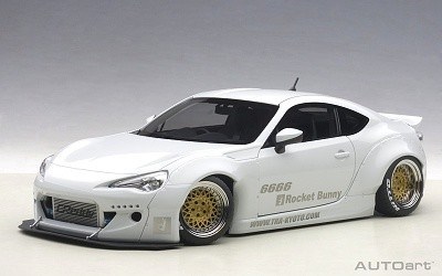 TOYOTA 86 ROCKET BUNNY WHITE