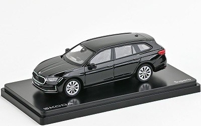 ŠKODA SUPERB IV COMBI 2023 ČERNÁ EBONY METALÍZA