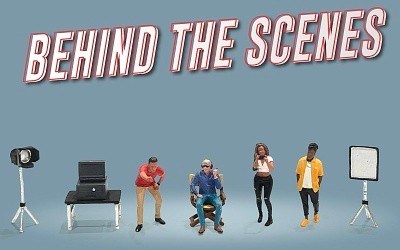 FIGURE SET BEHIND THE SCENES 2