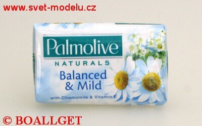 Palmolive  Balanced & Mild with Chamomile & Vitamin E toaletní mýdlo 90 g