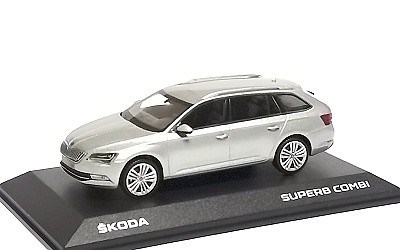 KODA SUPERB COMBI III 2015 SILVER BRILLIANT