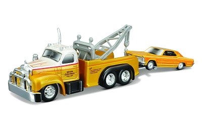 MAISTO DESIGN MACK B-61 1953 TOW TRUCK w/ BUICK RIVIERA 1965 YELLOW
