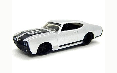 MAISTO DESIGN MUSCLE OLDSMOBILE 442 1969 SILVER