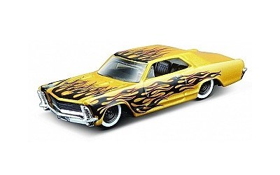 MAISTO DESIGN OUTLAWS BUICK RIVIERA 1965 YELLOW / BLACK FLAMES