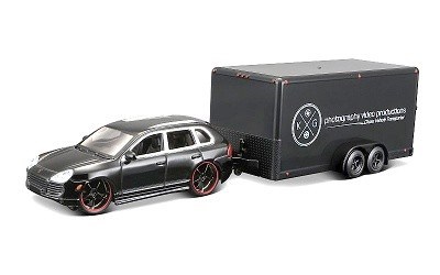 MAISTO DESIGN PORSCHE CAYENNE S PŘÍVĚSEM