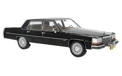 CADILLAC FLEETWOOD BROUGHAM 1982 DARK BLACK