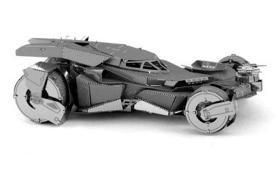 STAVEBNICE METAL EARTH BATMAN vs. SUPERMAN BATMOBILE