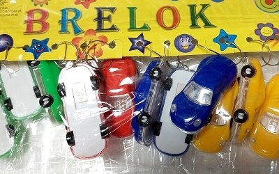 PŘÍVĚŠEK KE KLÍČŮM AUTO SVÍTÍCÍ RŮZNÉ BARVY