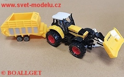 TRAKTOR S RADLICÍ A PŘÍVĚSEM NA SENO