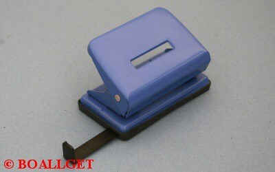 Kancelářský děrovač PCW203A