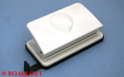 Kancelářský děrovač 648R