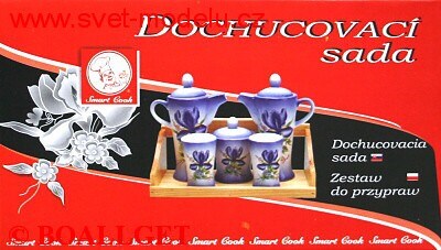 Keramická dochucovací sada na dřevěné poličce