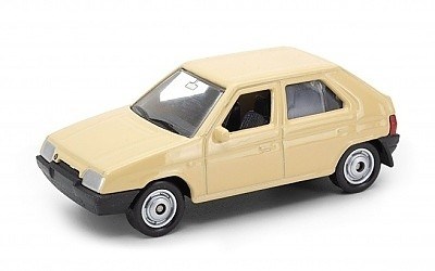 ŠKODA FAVORIT YELLOW